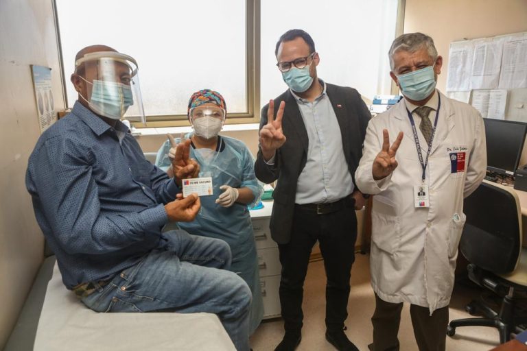 Concejal Chinga apoya a vecinos que piden a gritos agua para sus arbolitos