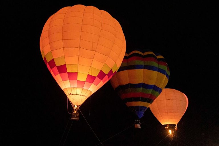 Arica recibió el 2023 con novedoso espectáculo de globos aerostáticos