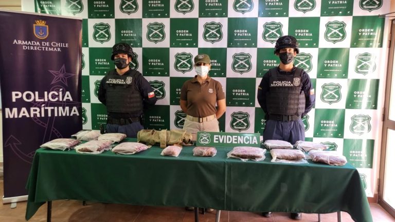 Encuentran mochila abandonada con 11 kilos de marihuana en playa de Arica