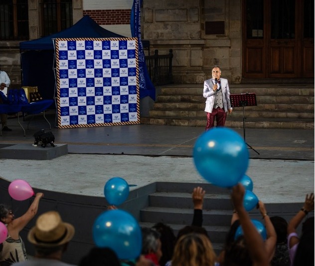 Personas mayores lucen todo su talento en festival de la voz