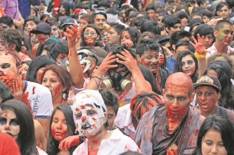 ‘Tradicional’ Zombie Walk 2024 en la exAduana de Arica