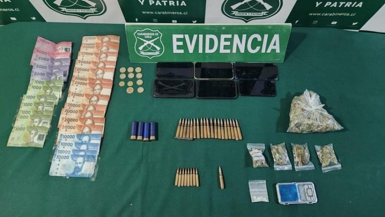 Apuntaron con arma a patrulla policial: persecución terminó con tres detenidos en Arica