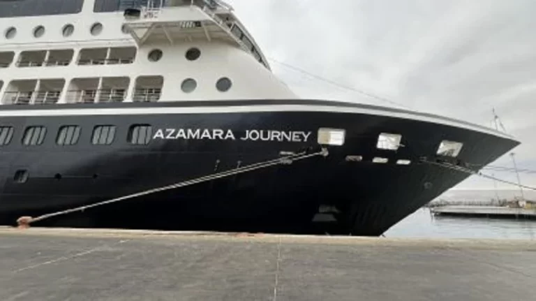 Arribó quinto crucero de temporada en Arica: 1.200 pasajeros llegaron en el Azamara Journey