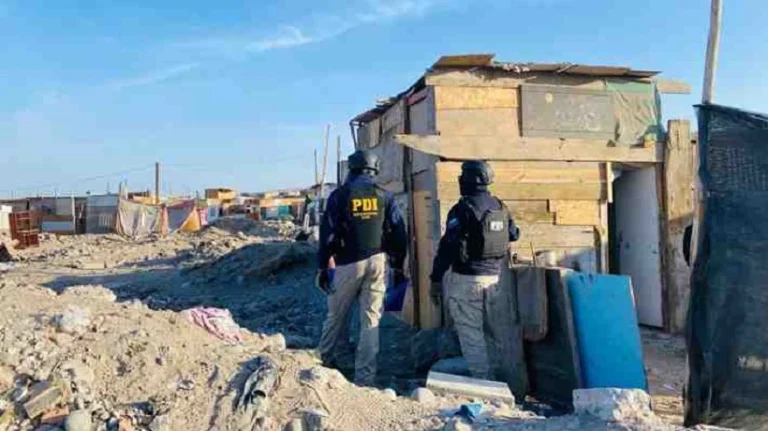 Encuentran cadáver enterrado cerca de vivienda en Cerro Chuño: estaba dentro de maleta