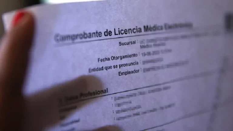 Licencias ‘brujas’ en Arica: funcionario sumó 400 días de permiso y estuvo 23 días fuera del país